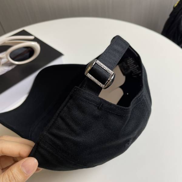 Yves Saint Laurent Hat SLH00026 Yves Saint Laurent Hat SLH00026